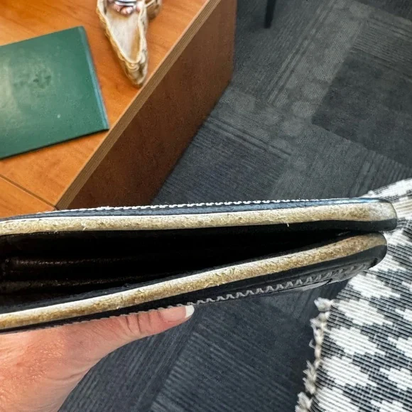 CHANEL Black Leather Wallet - Picture 4 of 10